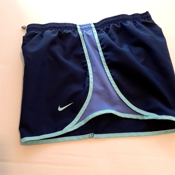 Girls Nike shirt Large - Picture 4 of 7